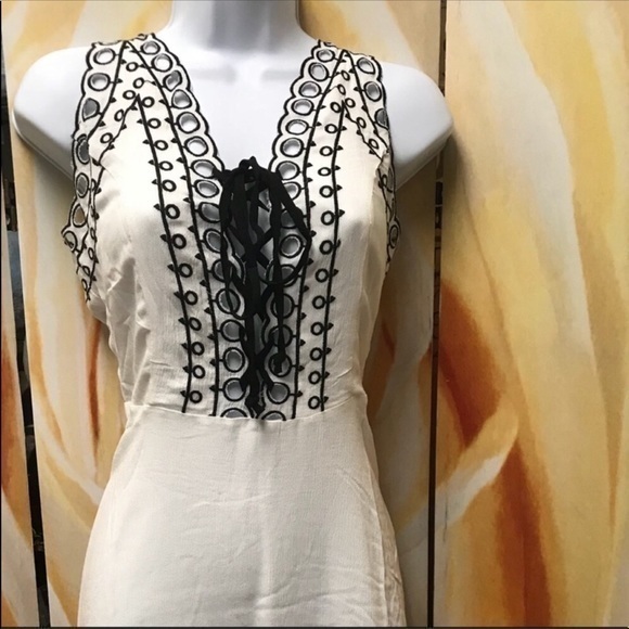 ❣️ Sale was 45$ down sizing ❣️ Black and white flare dress - Picture 3 of 8